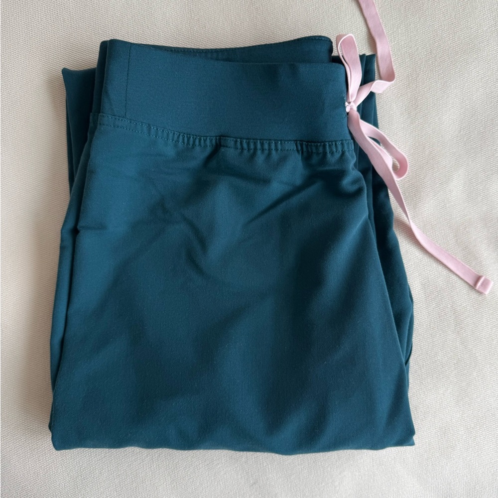 Figs High Waisted Livingston Scrub Pants - Size M Petite - Caribbean Blue